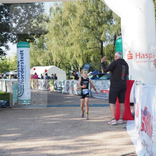 01.09.2024 - 17. Tribühne Triathlon Michael Strokosch http://msf.ph/oto/6941375 01.09.2024 09:12:28 Ziel 30 meine-sportfotos.de