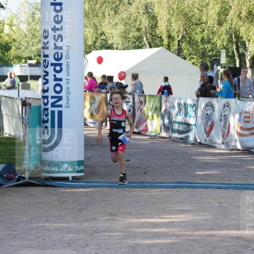01.09.2024 - 17. Tribühne Triathlon Michael Strokosch http://msf.ph/oto/6941384 01.09.2024 09:13:02 Ziel 25 meine-sportfotos.de
