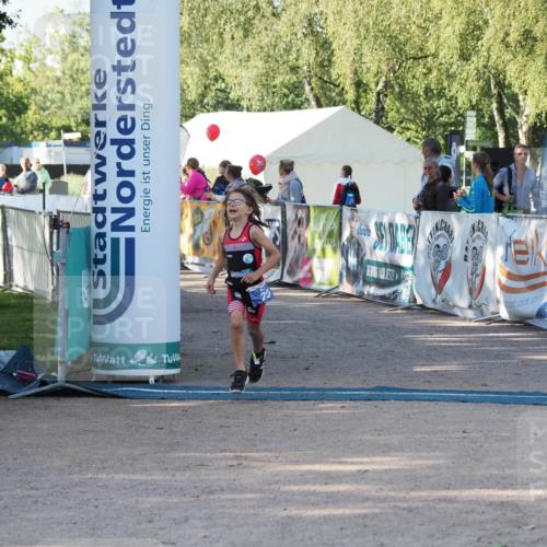 01.09.2024 - 17. Tribühne Triathlon Michael Strokosch http://msf.ph/oto/6941385 01.09.2024 09:13:02 Ziel 25 meine-sportfotos.de