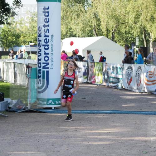01.09.2024 - 17. Tribühne Triathlon Michael Strokosch http://msf.ph/oto/6941388 01.09.2024 09:13:03 Ziel 25 meine-sportfotos.de
