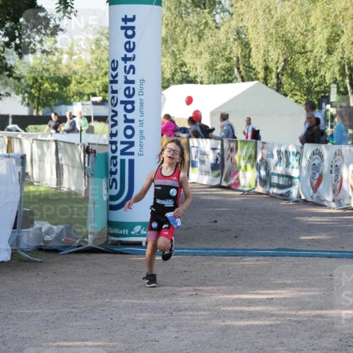 01.09.2024 - 17. Tribühne Triathlon Michael Strokosch http://msf.ph/oto/6941389 01.09.2024 09:13:03 Ziel 25 meine-sportfotos.de