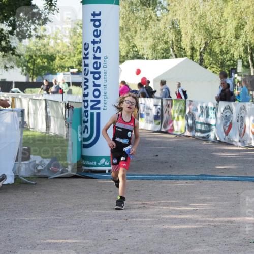 01.09.2024 - 17. Tribühne Triathlon Michael Strokosch http://msf.ph/oto/6941390 01.09.2024 09:13:03 Ziel 25 meine-sportfotos.de