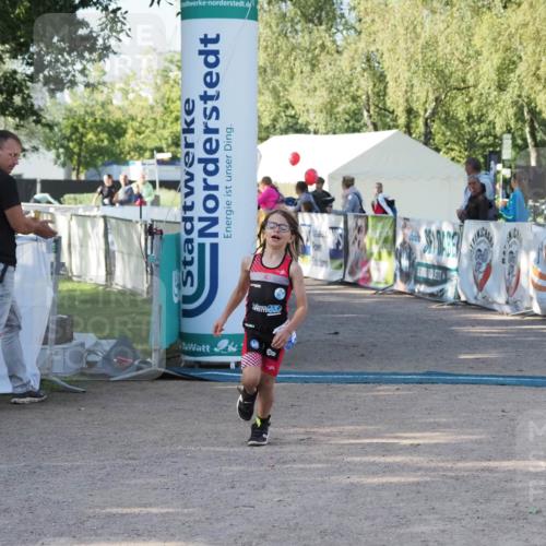 01.09.2024 - 17. Tribühne Triathlon Michael Strokosch http://msf.ph/oto/6941391 01.09.2024 09:13:03 Ziel 25 meine-sportfotos.de