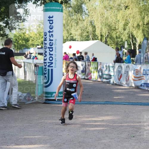 01.09.2024 - 17. Tribühne Triathlon Michael Strokosch http://msf.ph/oto/6941393 01.09.2024 09:13:04 Ziel 25 meine-sportfotos.de