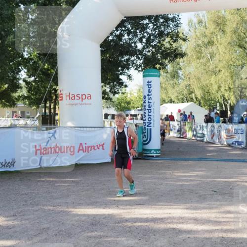 01.09.2024 - 17. Tribühne Triathlon Michael Strokosch http://msf.ph/oto/6941429 01.09.2024 09:13:55 Ziel 14, 27 meine-sportfotos.de
