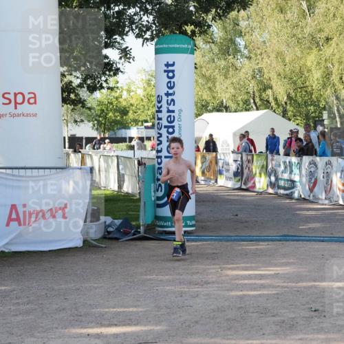 01.09.2024 - 17. Tribühne Triathlon Michael Strokosch http://msf.ph/oto/6941433 01.09.2024 09:13:58 Ziel 14, 27 meine-sportfotos.de