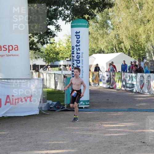 01.09.2024 - 17. Tribühne Triathlon Michael Strokosch http://msf.ph/oto/6941434 01.09.2024 09:13:58 Ziel 14, 27 meine-sportfotos.de
