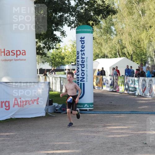 01.09.2024 - 17. Tribühne Triathlon Michael Strokosch http://msf.ph/oto/6941436 01.09.2024 09:13:59 Ziel 1, 27 meine-sportfotos.de