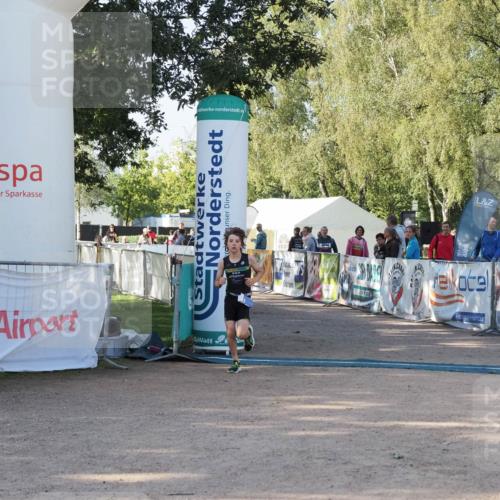 01.09.2024 - 17. Tribühne Triathlon Michael Strokosch http://msf.ph/oto/6941438 01.09.2024 09:14:06 Ziel 1 meine-sportfotos.de