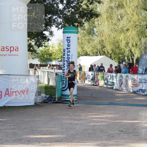 01.09.2024 - 17. Tribühne Triathlon Michael Strokosch http://msf.ph/oto/6941439 01.09.2024 09:14:06 Ziel 1 meine-sportfotos.de