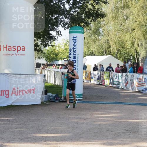 01.09.2024 - 17. Tribühne Triathlon Michael Strokosch http://msf.ph/oto/6941441 01.09.2024 09:14:06 Ziel 1 meine-sportfotos.de