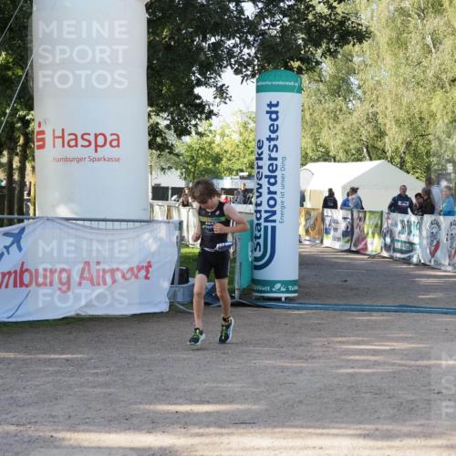 01.09.2024 - 17. Tribühne Triathlon Michael Strokosch http://msf.ph/oto/6941443 01.09.2024 09:14:07 Ziel 1, 40 meine-sportfotos.de