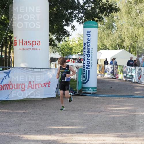 01.09.2024 - 17. Tribühne Triathlon Michael Strokosch http://msf.ph/oto/6941444 01.09.2024 09:14:07 Ziel 1, 40 meine-sportfotos.de