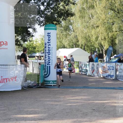 01.09.2024 - 17. Tribühne Triathlon Michael Strokosch http://msf.ph/oto/6941447 01.09.2024 09:14:13 Ziel 40, 43, 55 meine-sportfotos.de