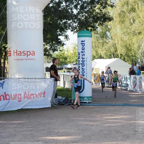 01.09.2024 - 17. Tribühne Triathlon Michael Strokosch http://msf.ph/oto/6941452 01.09.2024 09:14:14 Ziel 40, 43, 55 meine-sportfotos.de