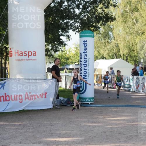 01.09.2024 - 17. Tribühne Triathlon Michael Strokosch http://msf.ph/oto/6941453 01.09.2024 09:14:14 Ziel 40, 43, 55 meine-sportfotos.de