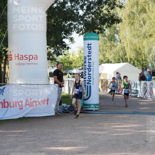 01.09.2024 - 17. Tribühne Triathlon Michael Strokosch http://msf.ph/oto/6941454 01.09.2024 09:14:15 Ziel 40, 43, 55 meine-sportfotos.de