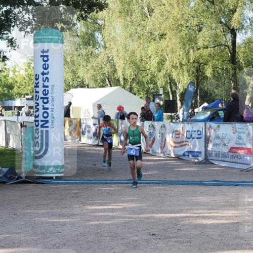 01.09.2024 - 17. Tribühne Triathlon Michael Strokosch http://msf.ph/oto/6941456 01.09.2024 09:14:16 Ziel 40, 43, 55 meine-sportfotos.de