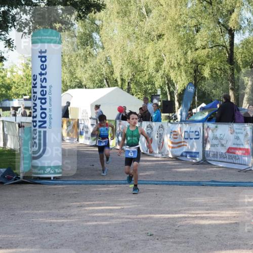 01.09.2024 - 17. Tribühne Triathlon Michael Strokosch http://msf.ph/oto/6941458 01.09.2024 09:14:16 Ziel 40, 43, 55 meine-sportfotos.de