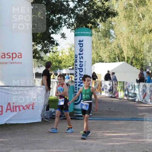 01.09.2024 - 17. Tribühne Triathlon Michael Strokosch http://msf.ph/oto/6941470 01.09.2024 09:14:19 Ziel 42, 43, 55 meine-sportfotos.de