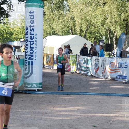 01.09.2024 - 17. Tribühne Triathlon Michael Strokosch http://msf.ph/oto/6941472 01.09.2024 09:14:24 Ziel 42 meine-sportfotos.de
