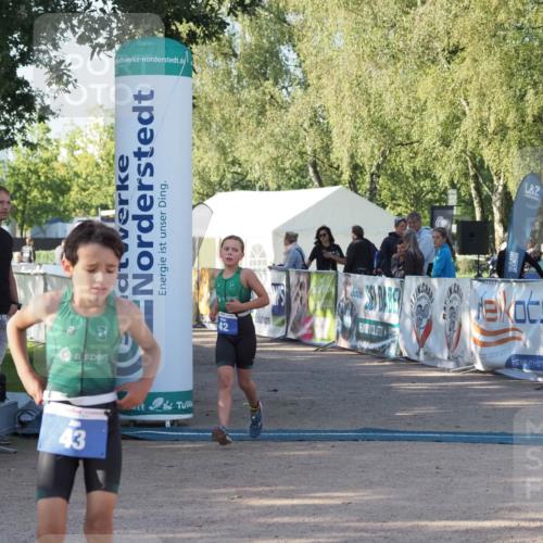 01.09.2024 - 17. Tribühne Triathlon Michael Strokosch http://msf.ph/oto/6941477 01.09.2024 09:14:25 Ziel 42 meine-sportfotos.de