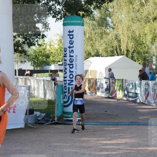 01.09.2024 - 17. Tribühne Triathlon Michael Strokosch http://msf.ph/oto/6941495 01.09.2024 09:14:47 Ziel 20, 44, 46, 51 meine-sportfotos.de