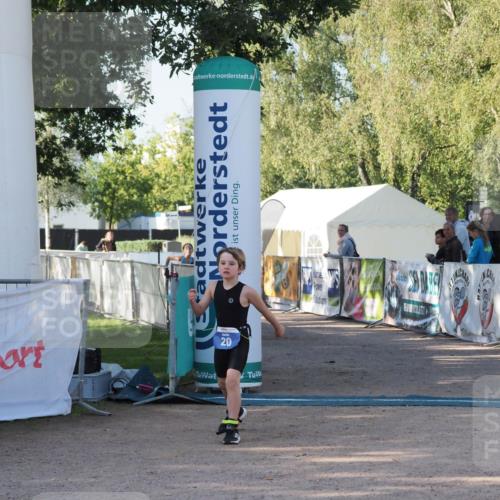 01.09.2024 - 17. Tribühne Triathlon Michael Strokosch http://msf.ph/oto/6941498 01.09.2024 09:14:48 Ziel 20, 44, 46, 51 meine-sportfotos.de