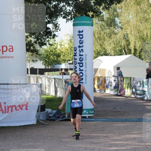 01.09.2024 - 17. Tribühne Triathlon Michael Strokosch http://msf.ph/oto/6941499 01.09.2024 09:14:49 Ziel 20, 44, 51 meine-sportfotos.de