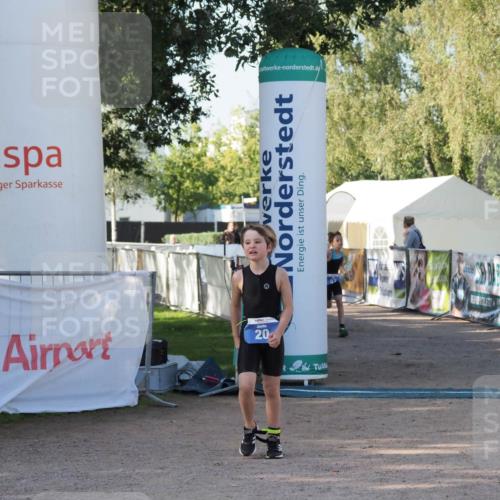 01.09.2024 - 17. Tribühne Triathlon Michael Strokosch http://msf.ph/oto/6941500 01.09.2024 09:14:49 Ziel 20, 44, 51 meine-sportfotos.de