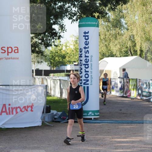 01.09.2024 - 17. Tribühne Triathlon Michael Strokosch http://msf.ph/oto/6941501 01.09.2024 09:14:49 Ziel 20, 44, 51 meine-sportfotos.de