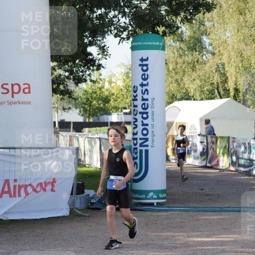 01.09.2024 - 17. Tribühne Triathlon Michael Strokosch http://msf.ph/oto/6941502 01.09.2024 09:14:49 Ziel 20, 44, 51 meine-sportfotos.de