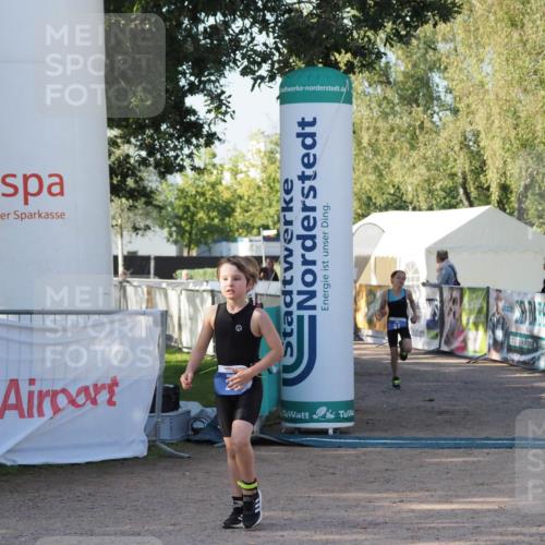 01.09.2024 - 17. Tribühne Triathlon Michael Strokosch http://msf.ph/oto/6941503 01.09.2024 09:14:49 Ziel 20, 44, 51 meine-sportfotos.de