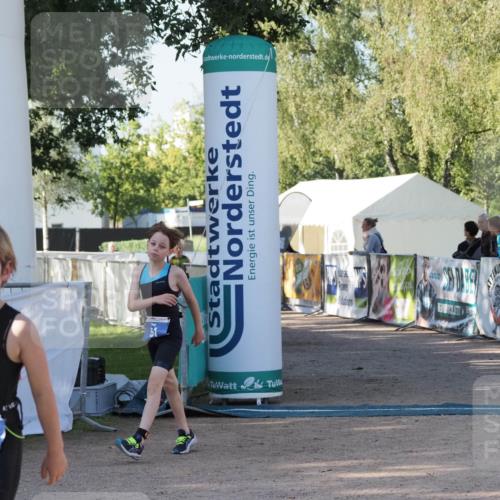 01.09.2024 - 17. Tribühne Triathlon Michael Strokosch http://msf.ph/oto/6941510 01.09.2024 09:14:52 Ziel 33, 51 meine-sportfotos.de
