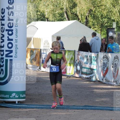 01.09.2024 - 17. Tribühne Triathlon Michael Strokosch http://msf.ph/oto/6941514 01.09.2024 09:14:58 Ziel 33 meine-sportfotos.de