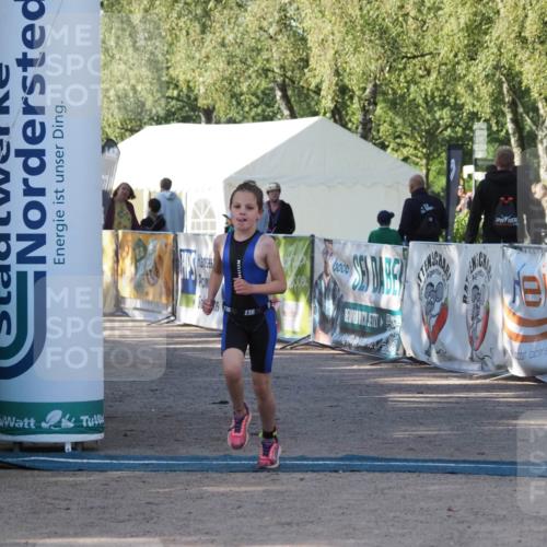 01.09.2024 - 17. Tribühne Triathlon Michael Strokosch http://msf.ph/oto/6941548 01.09.2024 09:15:23 Ziel 34 meine-sportfotos.de