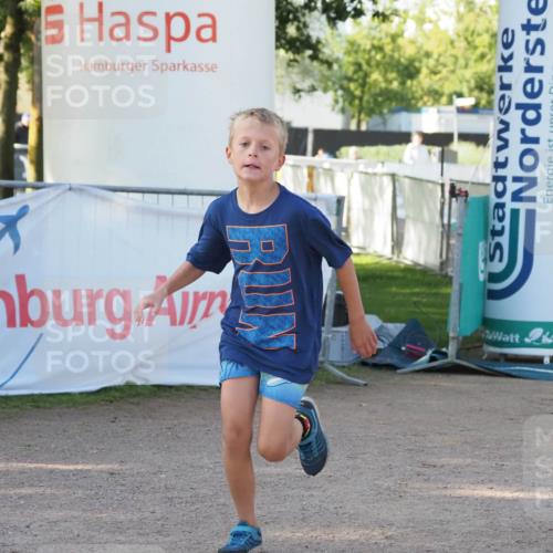 01.09.2024 - 17. Tribühne Triathlon Michael Strokosch http://msf.ph/oto/6941608 01.09.2024 09:16:10 Ziel 31 meine-sportfotos.de