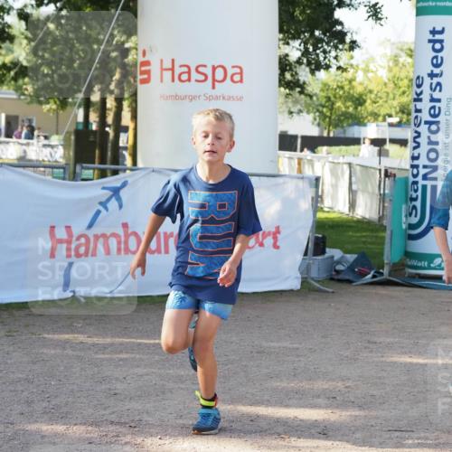 01.09.2024 - 17. Tribühne Triathlon Michael Strokosch http://msf.ph/oto/6941610 01.09.2024 09:16:11 Ziel 31 meine-sportfotos.de
