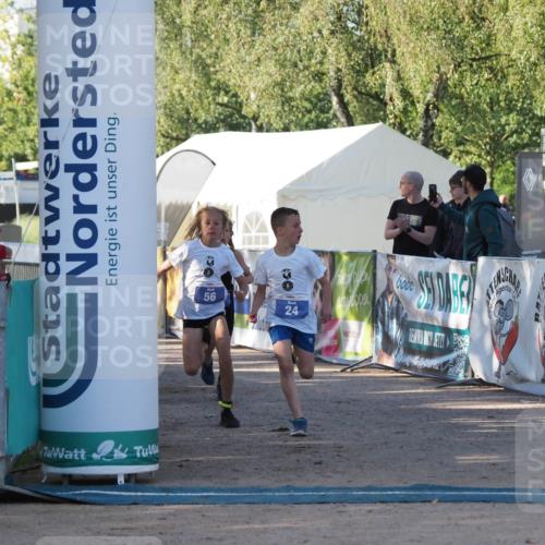 01.09.2024 - 17. Tribühne Triathlon Michael Strokosch http://msf.ph/oto/6941614 01.09.2024 09:16:31 Ziel 22, 24, 47, 56 meine-sportfotos.de