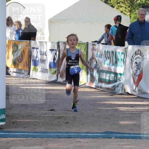 01.09.2024 - 17. Tribühne Triathlon Michael Strokosch http://msf.ph/oto/6941675 01.09.2024 09:17:32 Ziel 3 meine-sportfotos.de