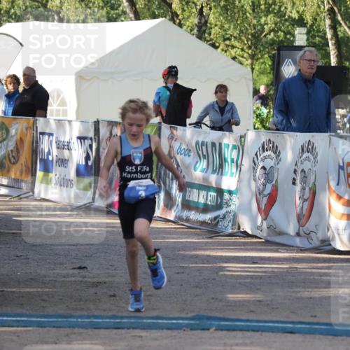01.09.2024 - 17. Tribühne Triathlon Michael Strokosch http://msf.ph/oto/6941682 01.09.2024 09:17:33 Ziel 3 meine-sportfotos.de