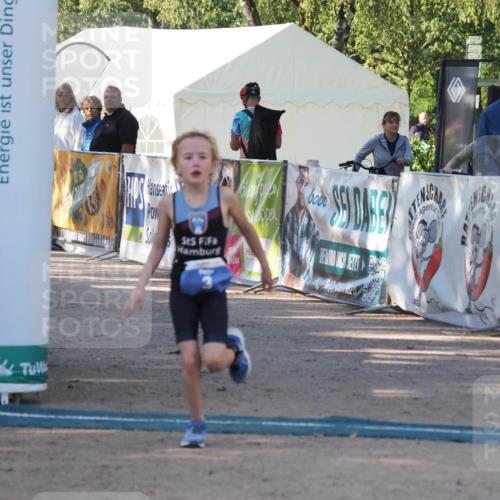 01.09.2024 - 17. Tribühne Triathlon Michael Strokosch http://msf.ph/oto/6941686 01.09.2024 09:17:33 Ziel 3 meine-sportfotos.de