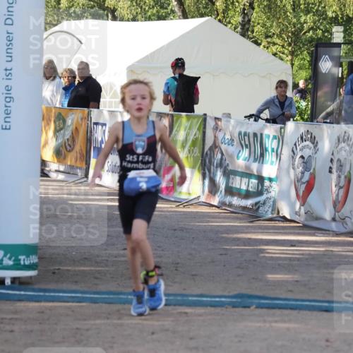 01.09.2024 - 17. Tribühne Triathlon Michael Strokosch http://msf.ph/oto/6941687 01.09.2024 09:17:34 Ziel 3 meine-sportfotos.de