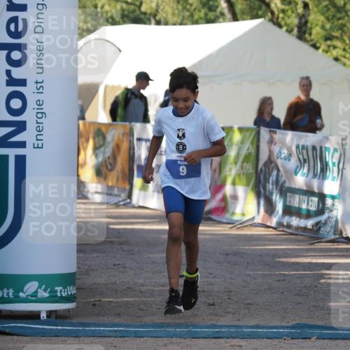 01.09.2024 - 17. Tribühne Triathlon Michael Strokosch http://msf.ph/oto/6941713 01.09.2024 09:18:24 Ziel 9 meine-sportfotos.de