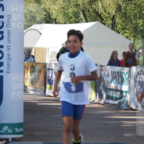01.09.2024 - 17. Tribühne Triathlon Michael Strokosch http://msf.ph/oto/6941720 01.09.2024 09:18:25 Ziel 9 meine-sportfotos.de