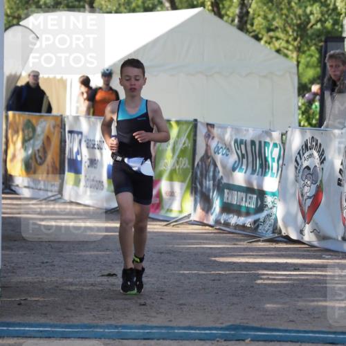 01.09.2024 - 17. Tribühne Triathlon Michael Strokosch http://msf.ph/oto/6941732 01.09.2024 09:19:09 Ziel 21 meine-sportfotos.de