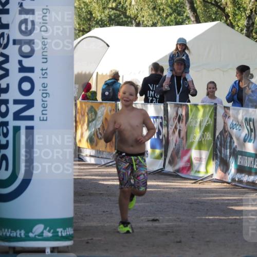 01.09.2024 - 17. Tribühne Triathlon Michael Strokosch http://msf.ph/oto/6941733 01.09.2024 09:19:47 Ziel 1487 meine-sportfotos.de