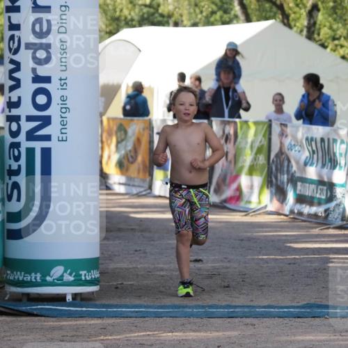01.09.2024 - 17. Tribühne Triathlon Michael Strokosch http://msf.ph/oto/6941737 01.09.2024 09:19:47 Ziel 1487 meine-sportfotos.de