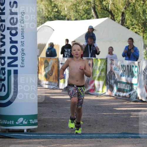 01.09.2024 - 17. Tribühne Triathlon Michael Strokosch http://msf.ph/oto/6941740 01.09.2024 09:19:48 Ziel 1487 meine-sportfotos.de
