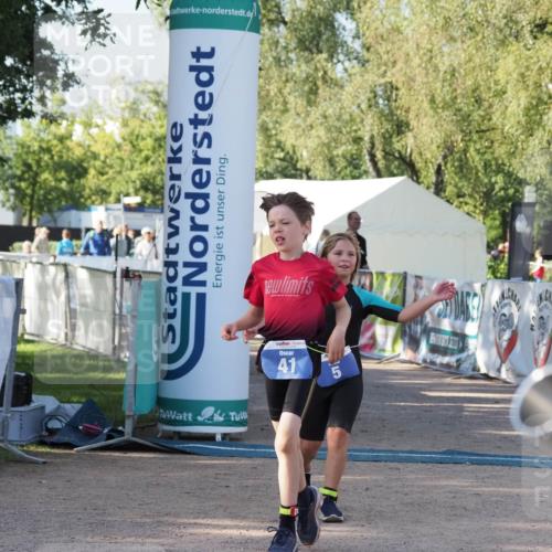 01.09.2024 - 17. Tribühne Triathlon Michael Strokosch http://msf.ph/oto/6941754 01.09.2024 09:20:23 Ziel 5, 41 meine-sportfotos.de